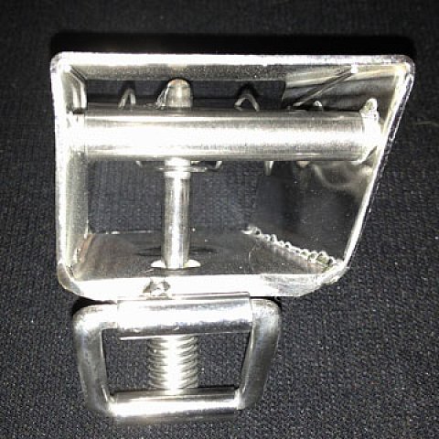 Automatic check coupler